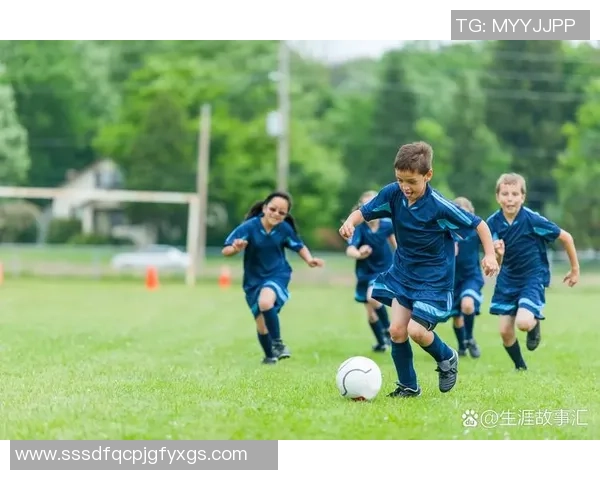 从绿茵场到新舞台那些成功转行的足球明星故事
