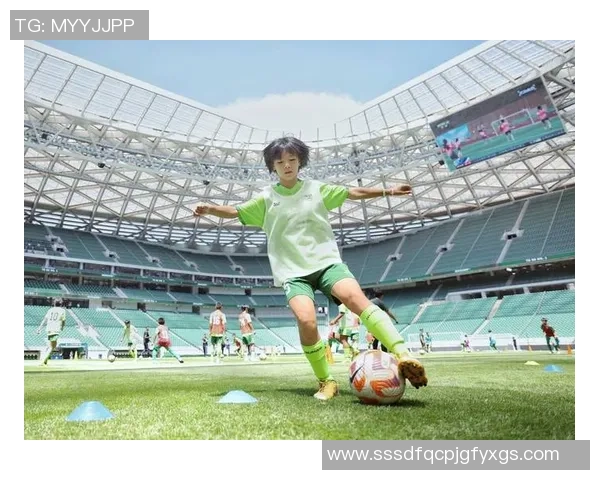 睡遍足球星的拉拉队员揭秘球场背后的隐秘故事与情感纠葛 睡遍足球星的拉拉队员揭秘球场背后的隐秘故事与情感纠葛